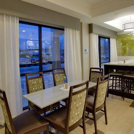 Holiday Inn Express Hotel & Suites Meadowlands Area By Ihg Carlstadt Exterior foto