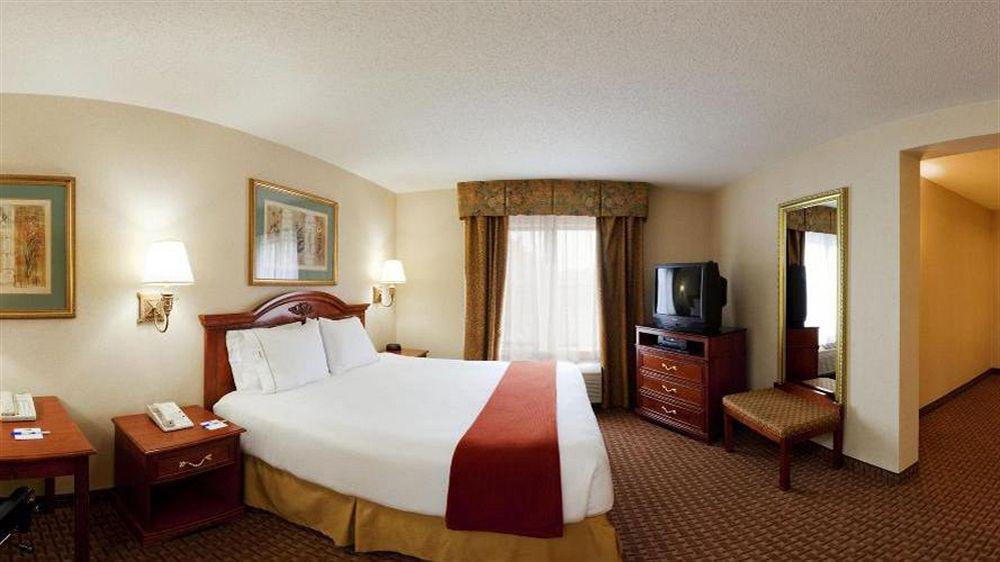 Holiday Inn Express Hotel & Suites Meadowlands Area By Ihg Carlstadt Exterior foto