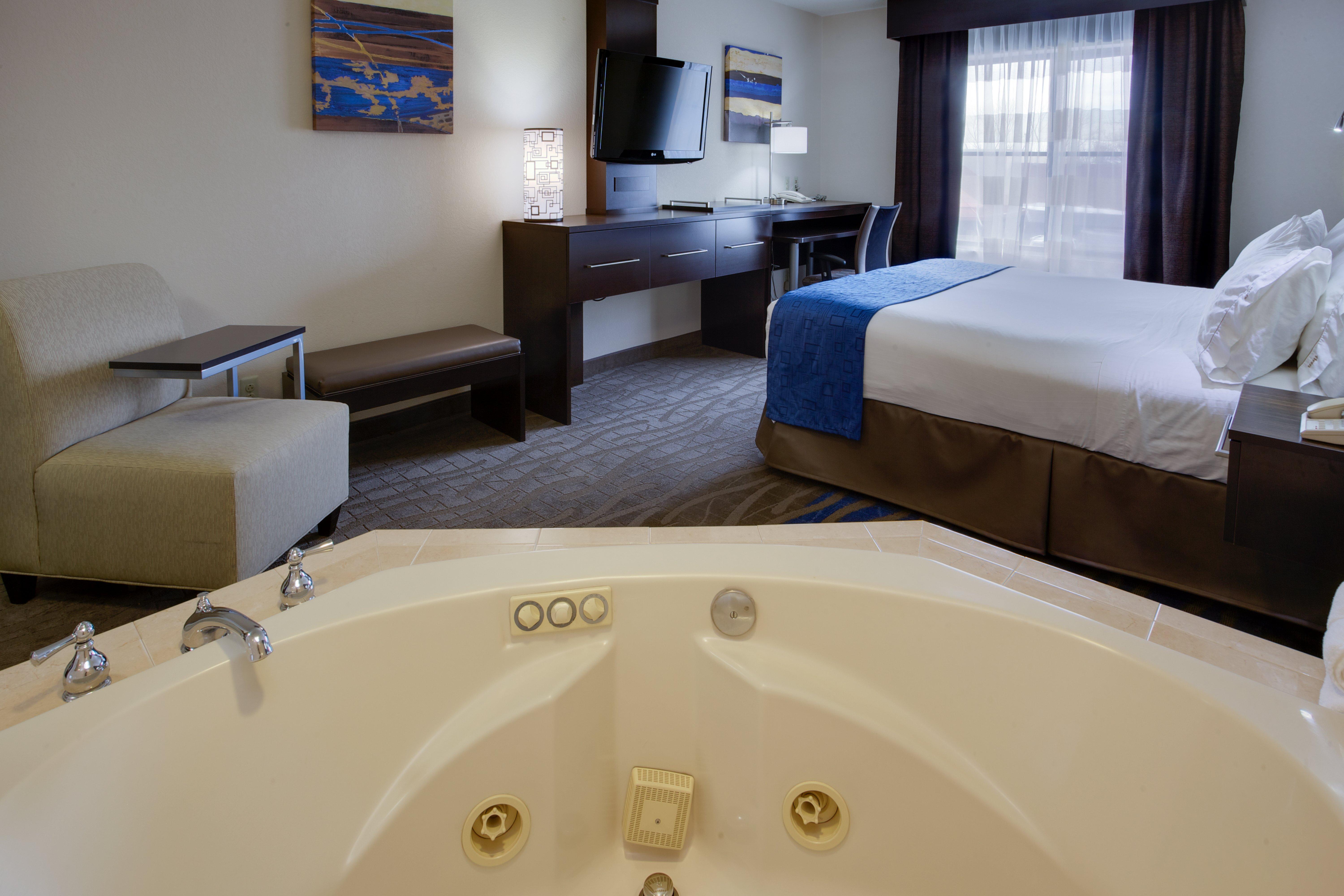 Holiday Inn Express Hotel & Suites Meadowlands Area By Ihg Carlstadt Exterior foto