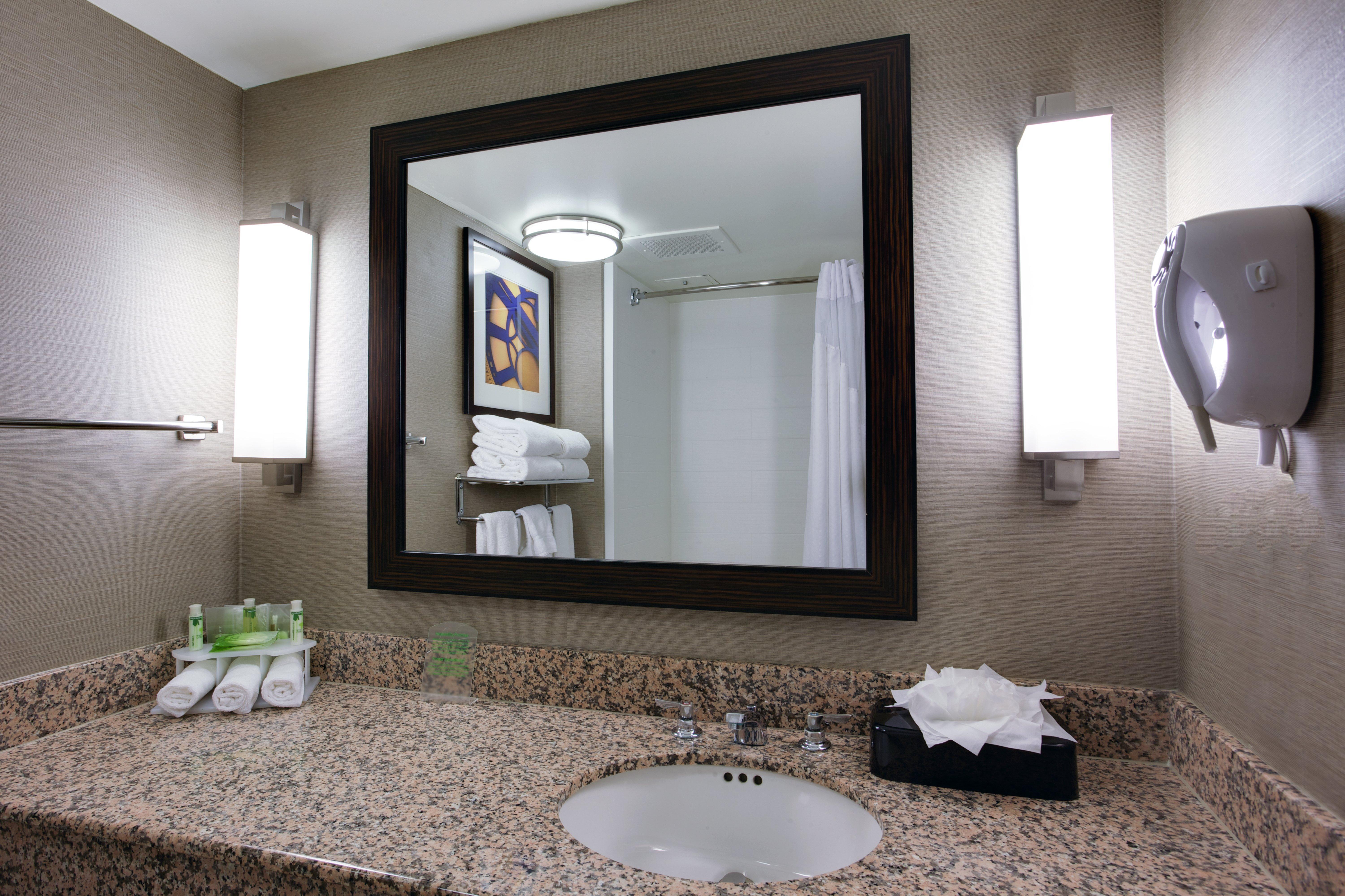Holiday Inn Express Hotel & Suites Meadowlands Area By Ihg Carlstadt Exterior foto