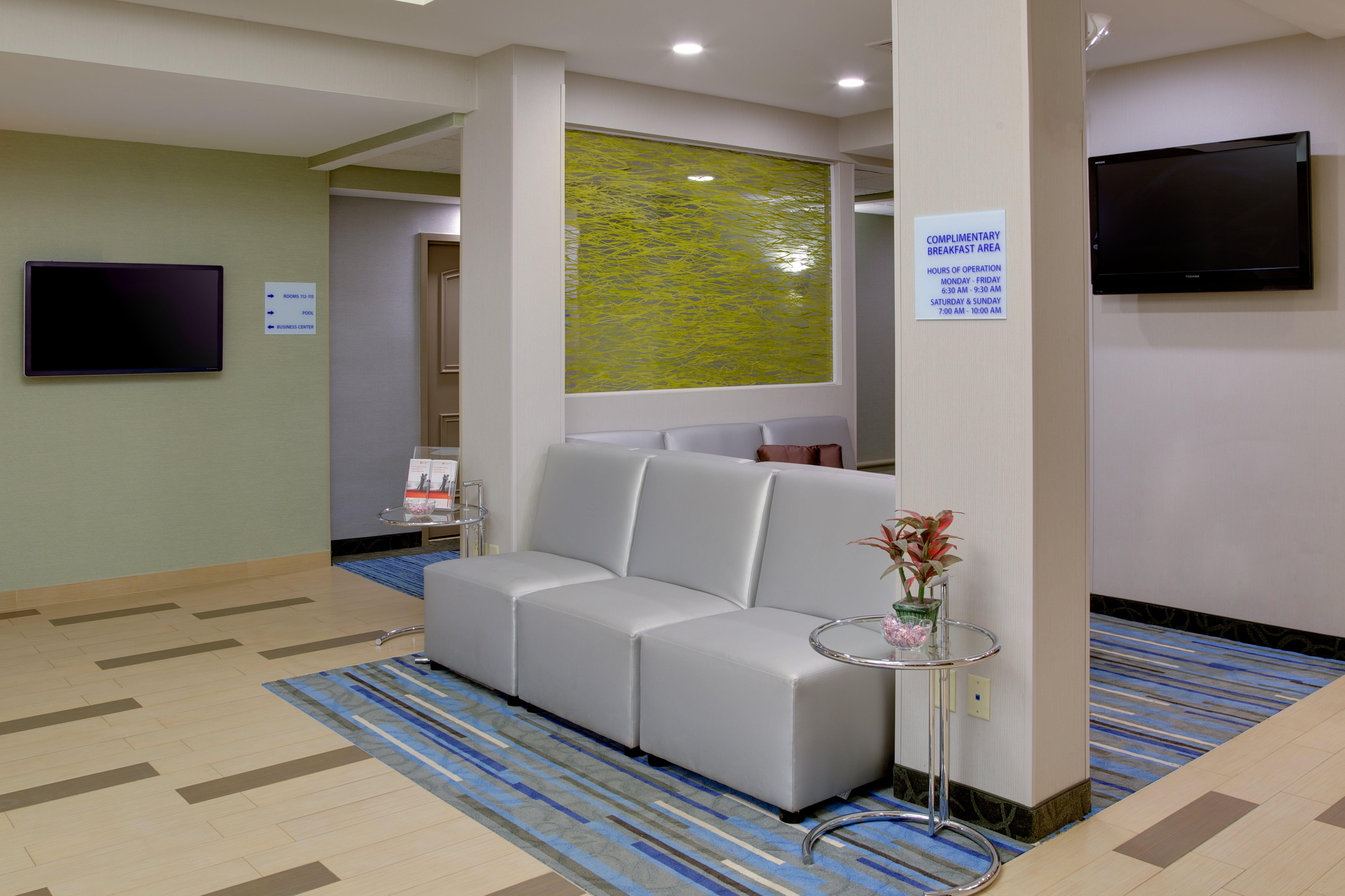 Holiday Inn Express Hotel & Suites Meadowlands Area By Ihg Carlstadt Exterior foto