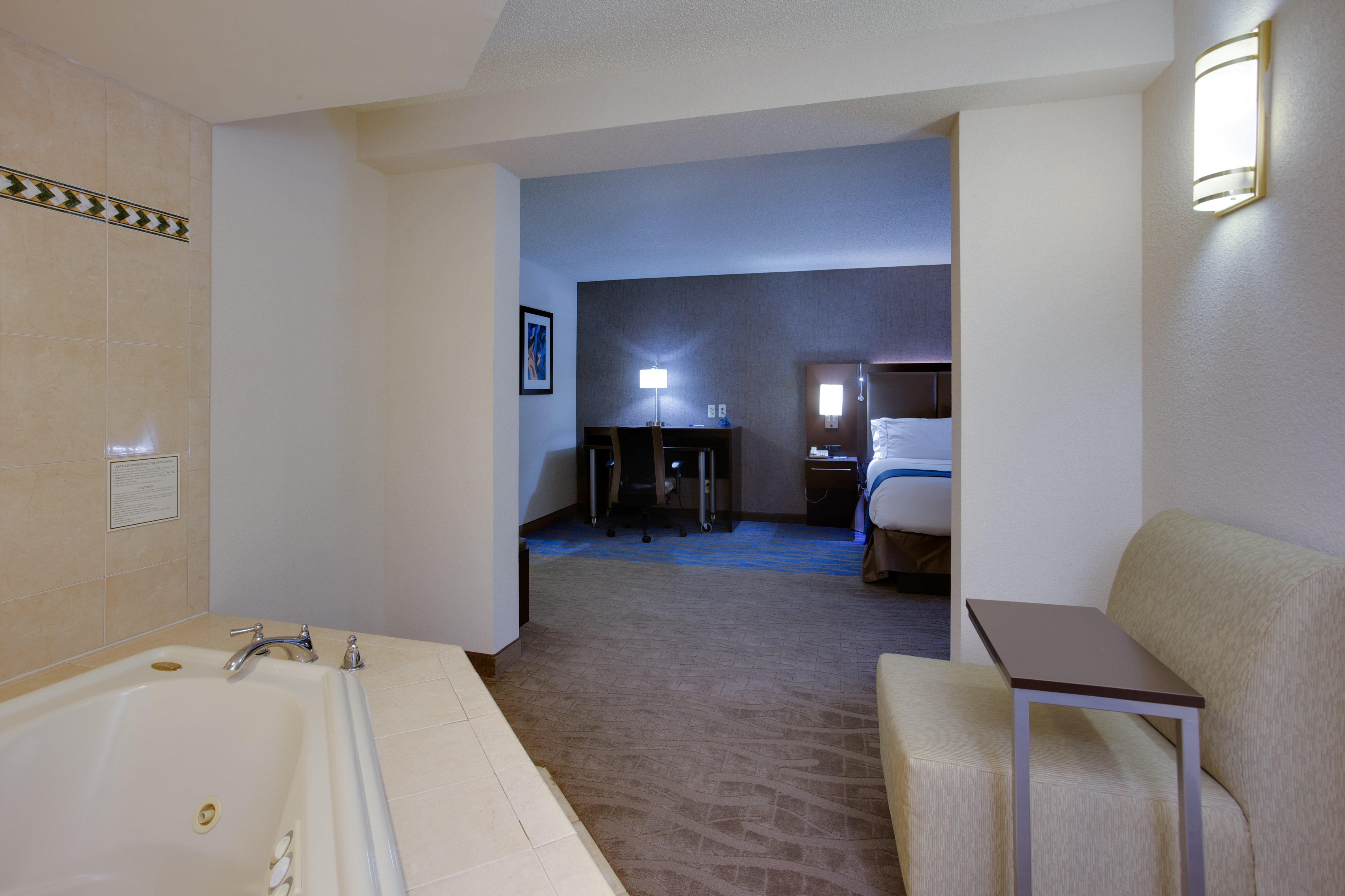 Holiday Inn Express Hotel & Suites Meadowlands Area By Ihg Carlstadt Exterior foto