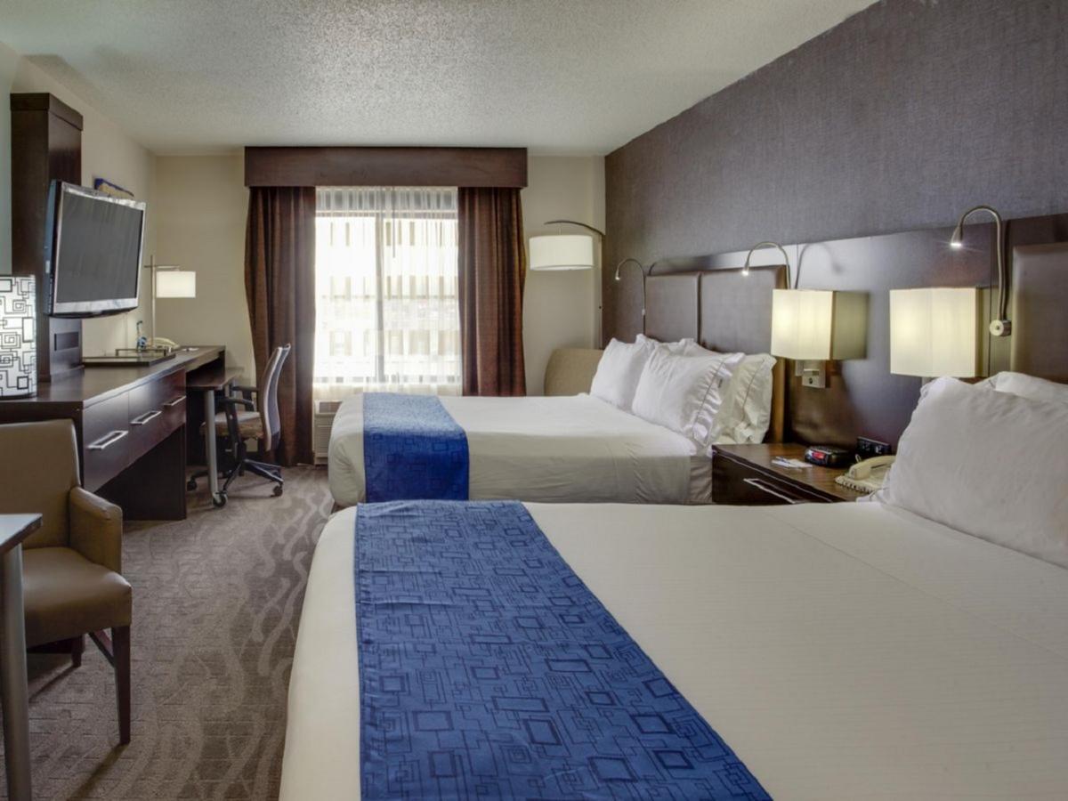Holiday Inn Express Hotel & Suites Meadowlands Area By Ihg Carlstadt Exterior foto
